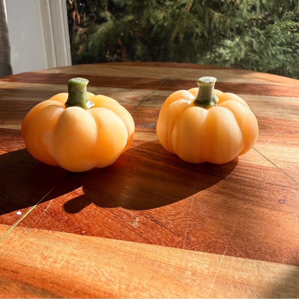 Orange calcite pumpkins (2in)